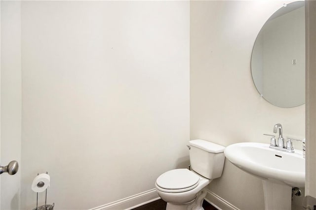 bathroom featuring toilet and sink