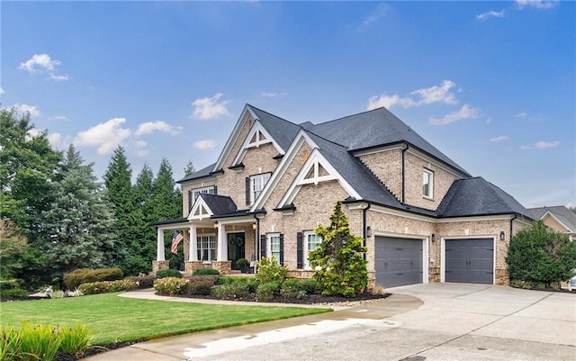 craftsman-style house featuring a front lawn