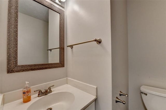 5385 Spotted Fawn Ct, Suwanee, GA 30024 - bathroom with toilet and vanity
