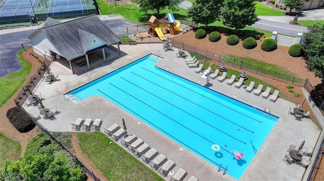 5385 Spotted Fawn Ct, Suwanee, GA 30024 - community pool with a patio