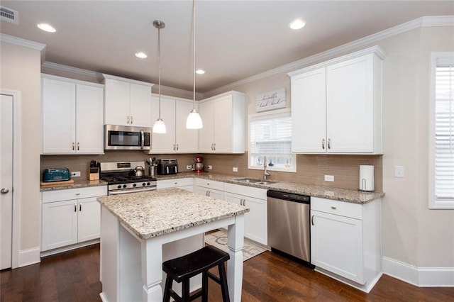 637 Little Bear Loop, Canton, GA 30114 - kitchen with stainless steel appliances, a sink, a kitchen island, backsplash, and crown molding