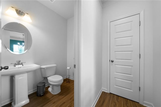 22 Mossy Oaks Ln NE, Rome, GA 30165 - half bathroom featuring wood finished floors, toilet, baseboards, and ornamental molding