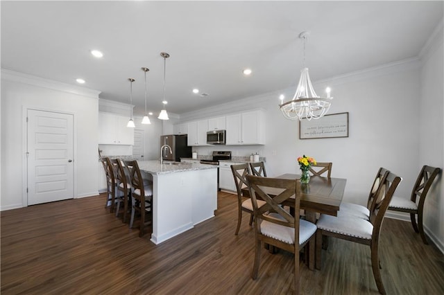 22 Mossy Oaks Ln NE, Rome, GA 30165 - dining space featuring a chandelier, crown molding, dark wood-style floors, recessed lighting, and baseboards