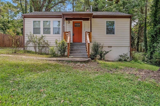 view of front of home featuring a front lawn, crawl space, and fence