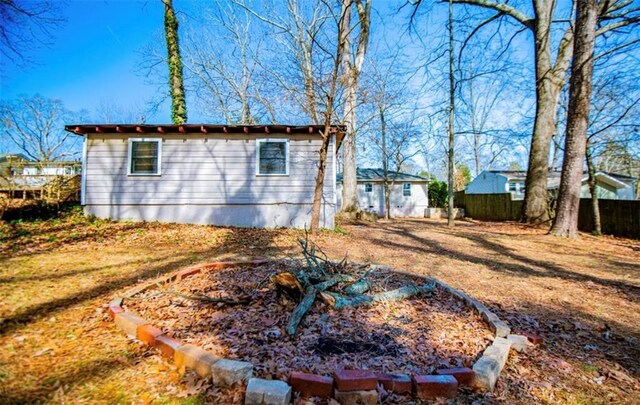 view of yard featuring a garage and an outdoor structure