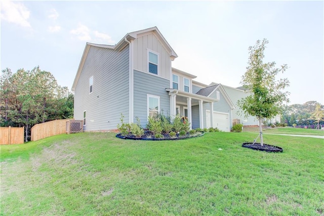 view of front facade with a front yard