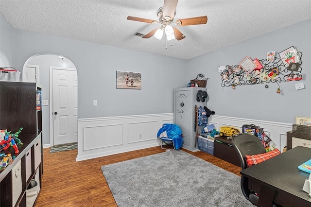 office with a textured ceiling, ceiling fan, and wood-type flooring