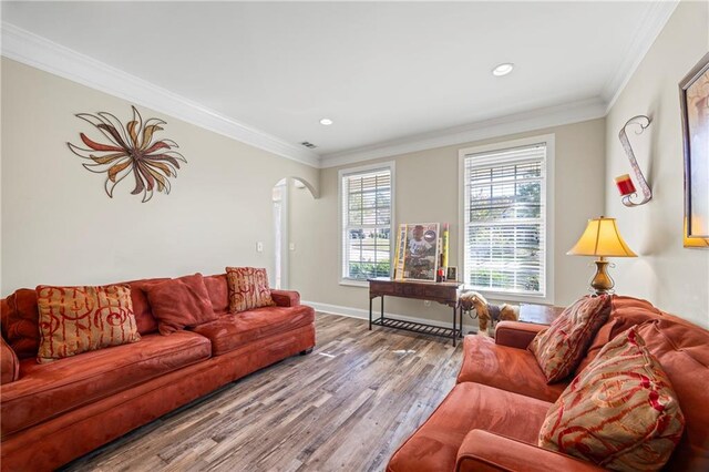 living room with light wood-type flooring and crown molding