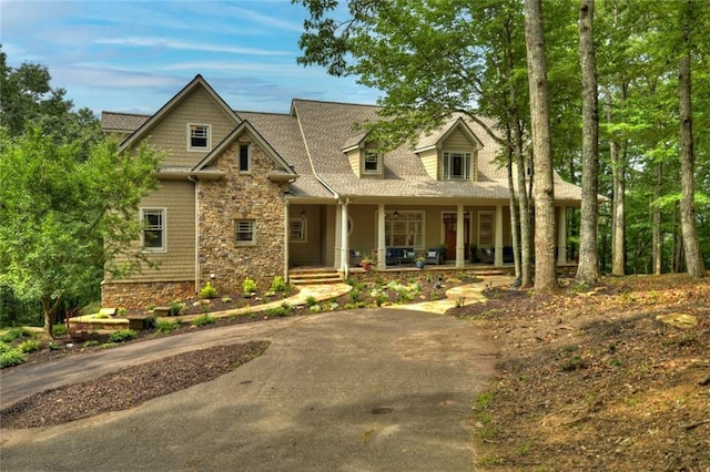 view of front facade with a porch