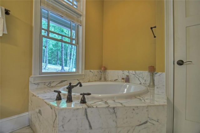 bathroom featuring tiled tub