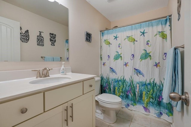 full bathroom featuring tile patterned floors, a shower with shower curtain, toilet, and vanity