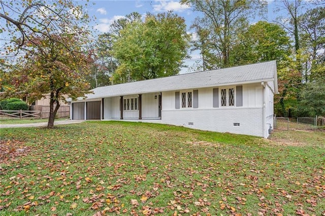 ranch-style home featuring a front yard