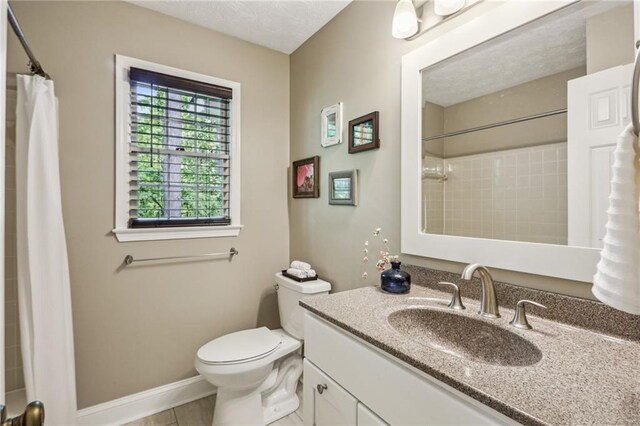 bathroom with toilet, baseboards, curtained shower, and vanity