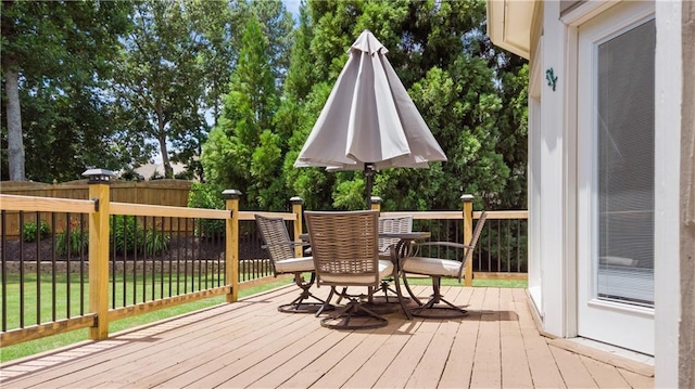 deck with fence and outdoor dining space
