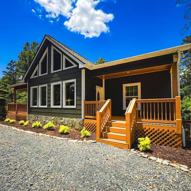 view of front of property featuring covered porch