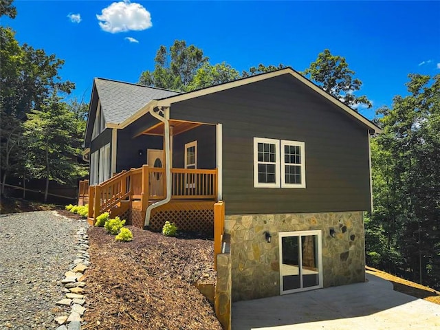 view of front facade featuring a porch