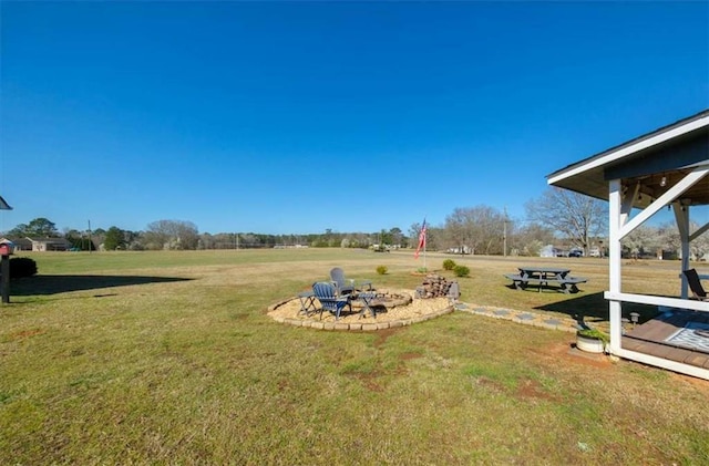 view of yard with a fire pit