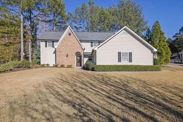 view of front facade with a front lawn