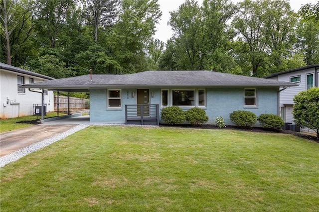 view of front of home featuring brick siding, a front lawn, an attached carport, and concrete driveway