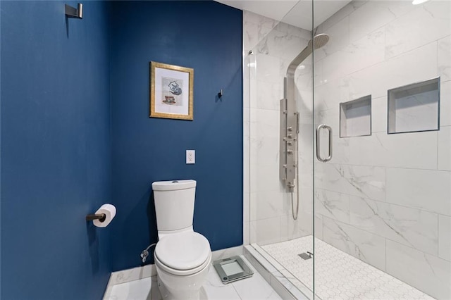 full bath featuring a stall shower, toilet, and baseboards