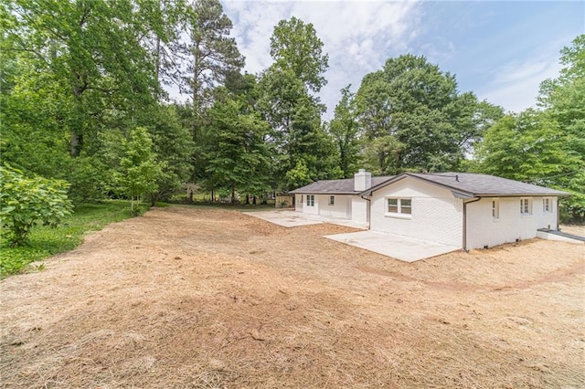 view of yard with a patio area and view of scattered trees