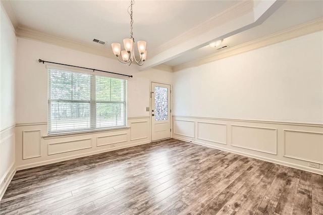interior space with crown molding, visible vents, an inviting chandelier, and wainscoting