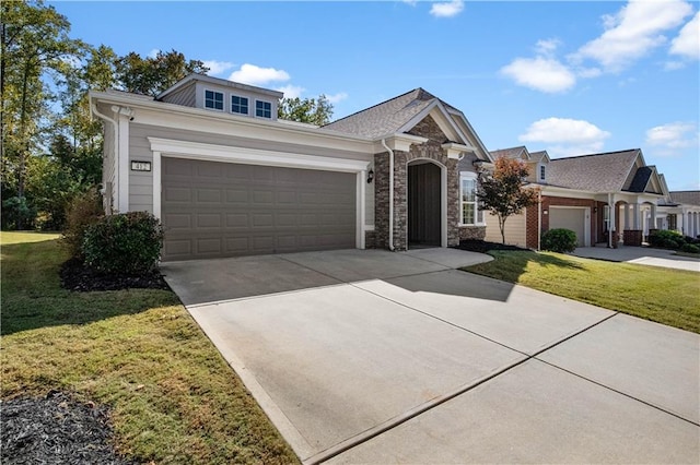 view of front of property featuring a front lawn and a garage