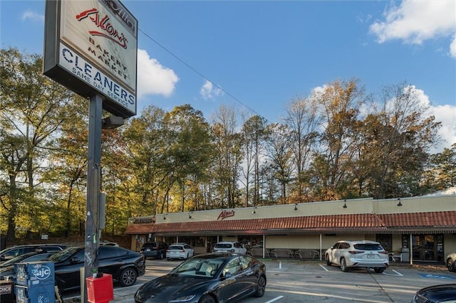 869 Briarcliff Rd NE Unit B20, Atlanta, GA 30306 - view of uncovered parking lot