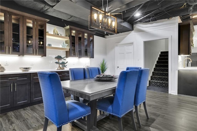 dining room featuring an inviting chandelier and dark hardwood / wood-style floors