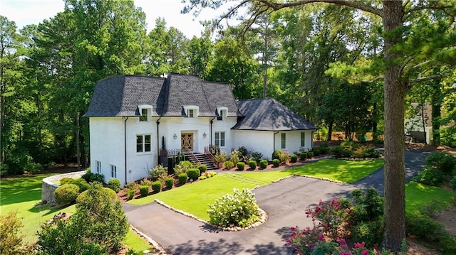 view of front of house with a front yard