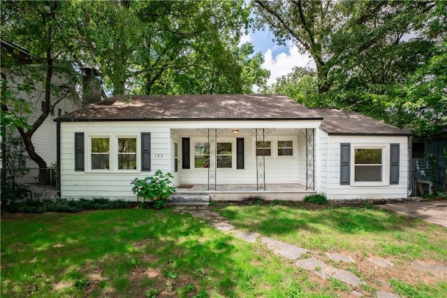 single story home featuring a front yard and covered porch