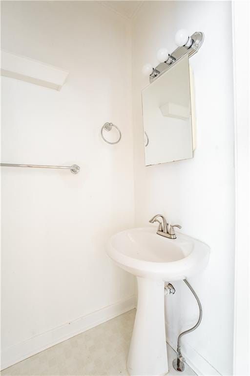 153 Hood Cir, Decatur, GA 30030 - bathroom featuring baseboards