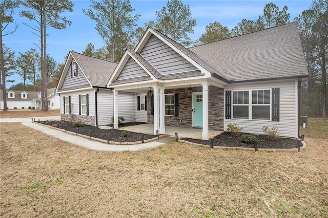 view of front of house featuring a front yard