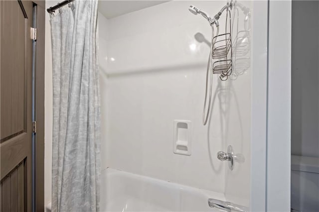 bathroom with shower / tub combo