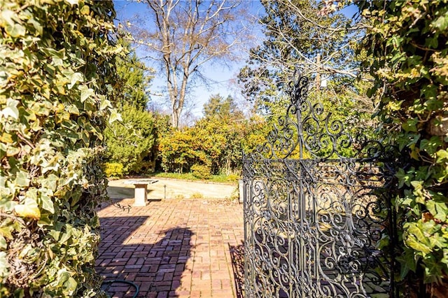 view of property's community featuring a patio area