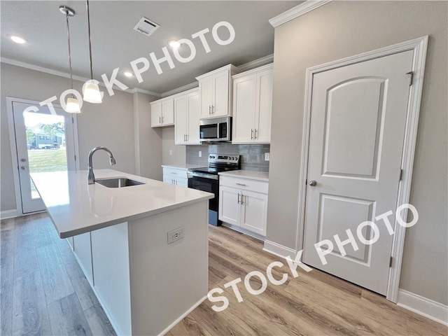 kitchen with stainless steel appliances, tasteful backsplash, light wood-style floors, ornamental molding, and a sink