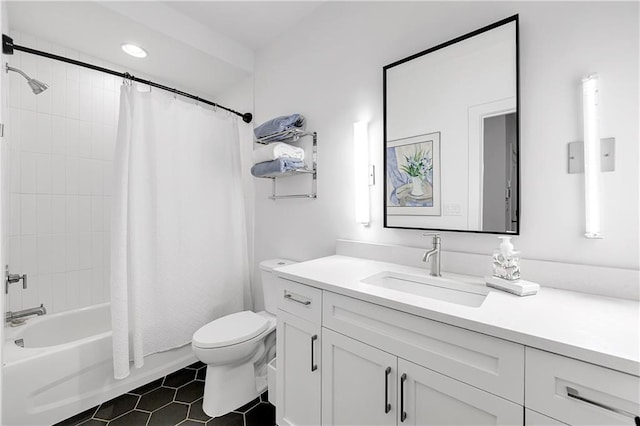 10862 Serenbe Ln, Chattahoochee Hills, GA 30268 - full bath featuring vanity, tile patterned floors, shower / bath combination with curtain, and recessed lighting