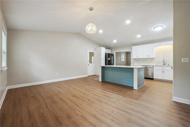 798 Bankshire Dr, Suwanee, GA 30024 - split level home featuring a front lawn