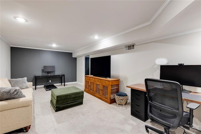 living room featuring crown molding, recessed lighting, baseboards, and visible vents