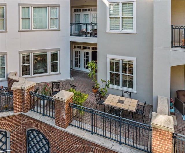 exterior space featuring outdoor dining area