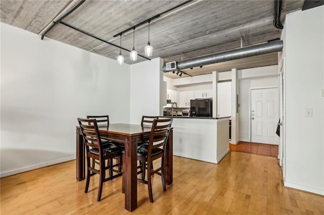 800 Peachtree St NE Unit 2304, Atlanta, GA 30308 - dining room featuring light wood-type flooring and baseboards