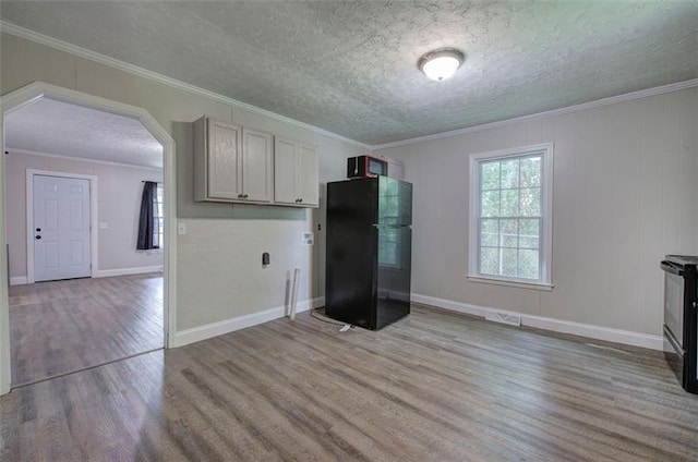 2014 Maple Ave SW, Rome, GA 30161 - kitchen featuring black appliances, wood finished floors, a textured ceiling, ornamental molding, and arched walkways