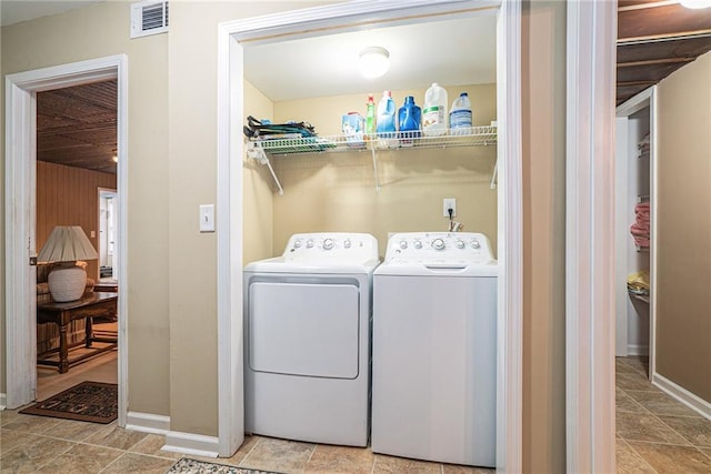 washroom featuring washing machine and clothes dryer