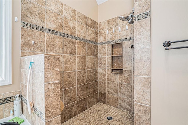 bathroom featuring a tile shower