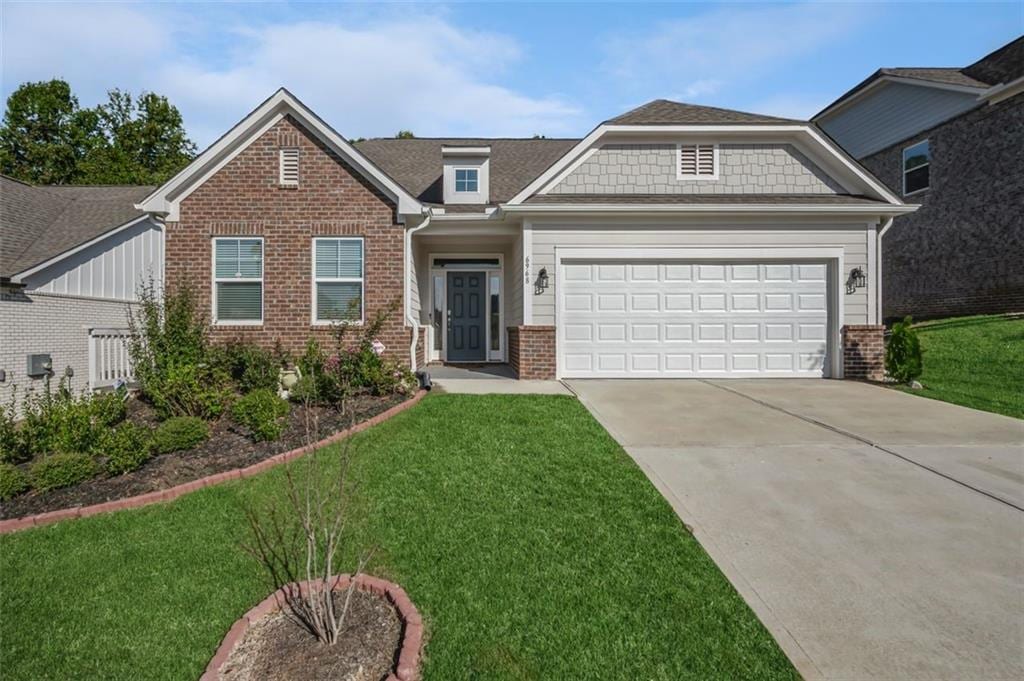 view of front of property featuring a garage and a front yard