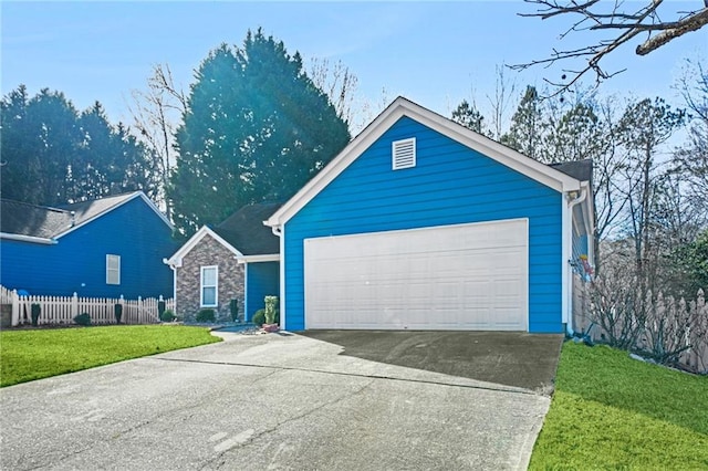 view of front of home featuring a garage and a front lawn