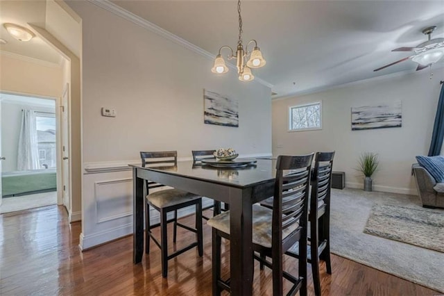 dining room featuring hardwood / wood-style flooring, crown molding, and a notable chandelier