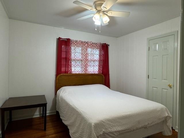 bedroom with dark wood-type flooring and ceiling fan