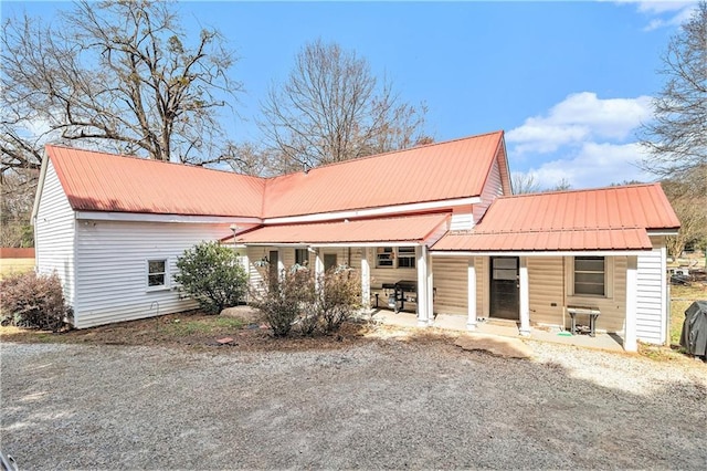 view of front facade with metal roof