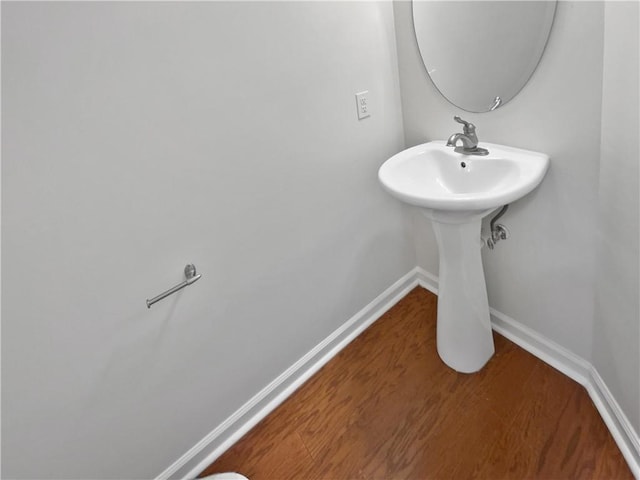 bathroom featuring wood finished floors and baseboards